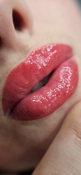 (Micropigmentare Cluj) Zona :sprâncene, buze, ochi