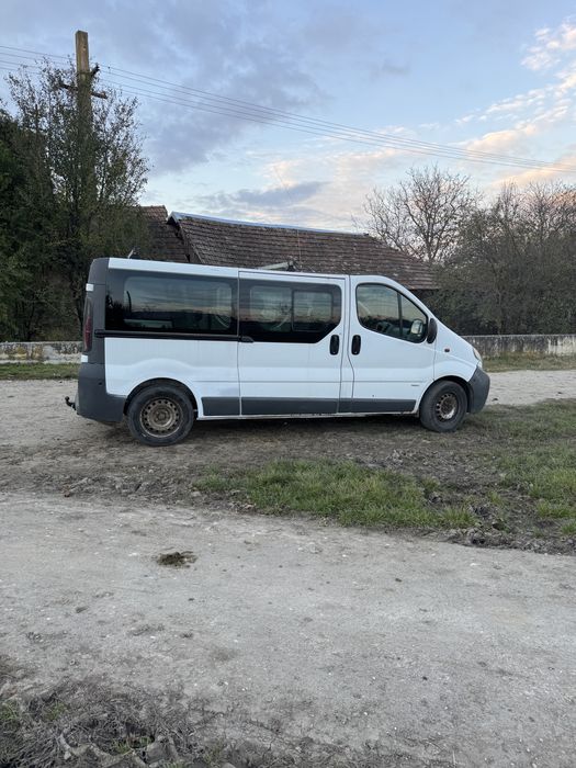 Vand opel vivaro 8+1