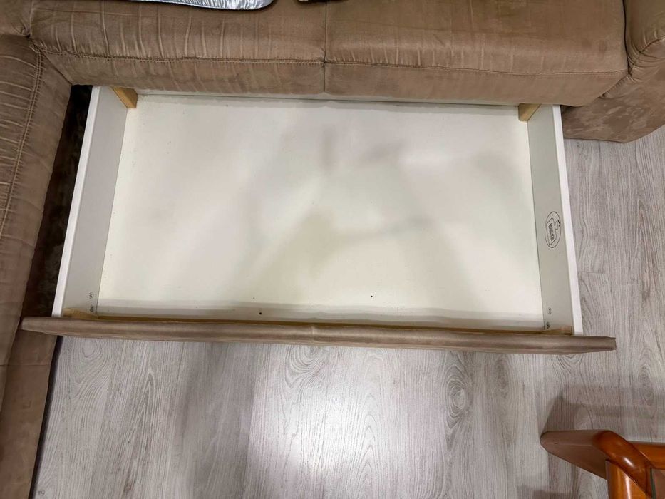 Голям десен ъглов диван (250х240 см) – Цвят Шампанско, с вградено шкафче