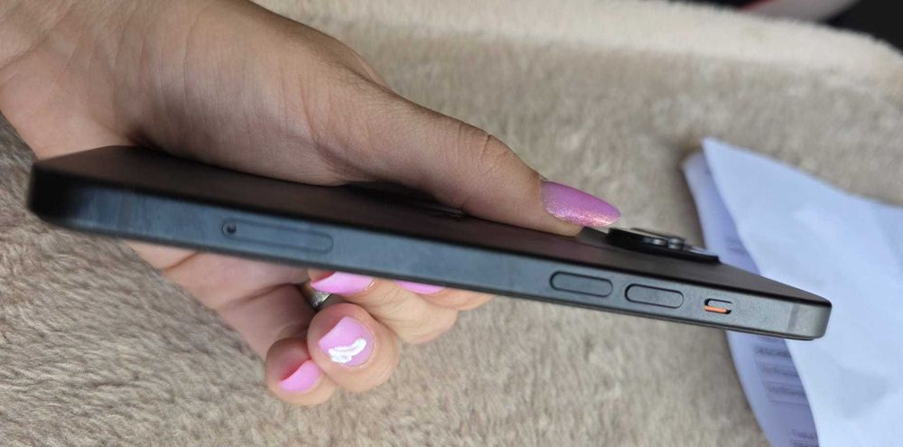 TELEFON Iphone 15 128 gb baterie 100%