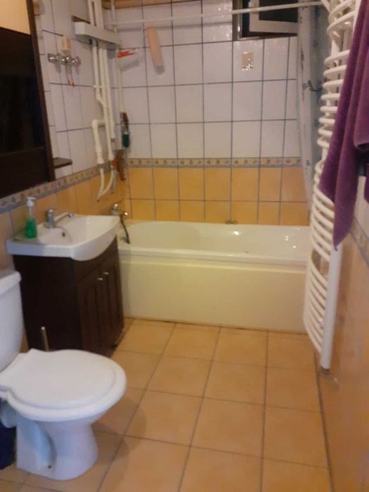 Vând două apartamente legate în Tecuci cu spațiu comercial