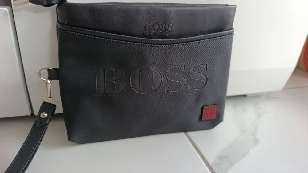 Hugo Boss нова чанта за ръка/под рамо клъч