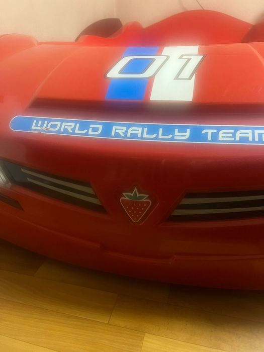 Кровать машинка.