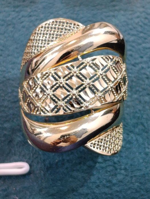 Золотое кольцо, цвет жёлтый, Проба 585, вес  4,01 Гр. размер 21