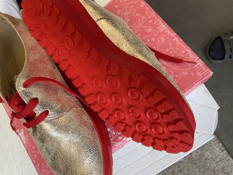 Pantofi extravaganti din piele
