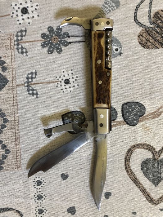 Briceag de vânătoare deosebit