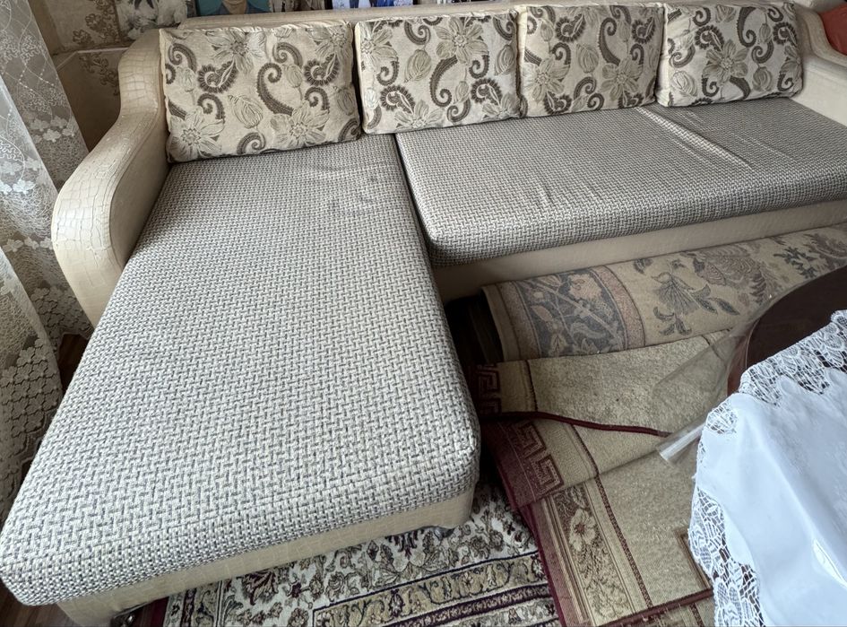 Угловой диван и кресло