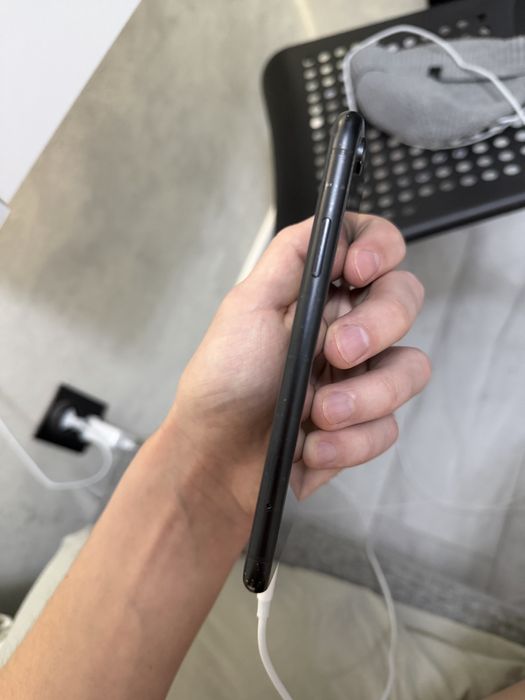 iPhone XR 64gb продам