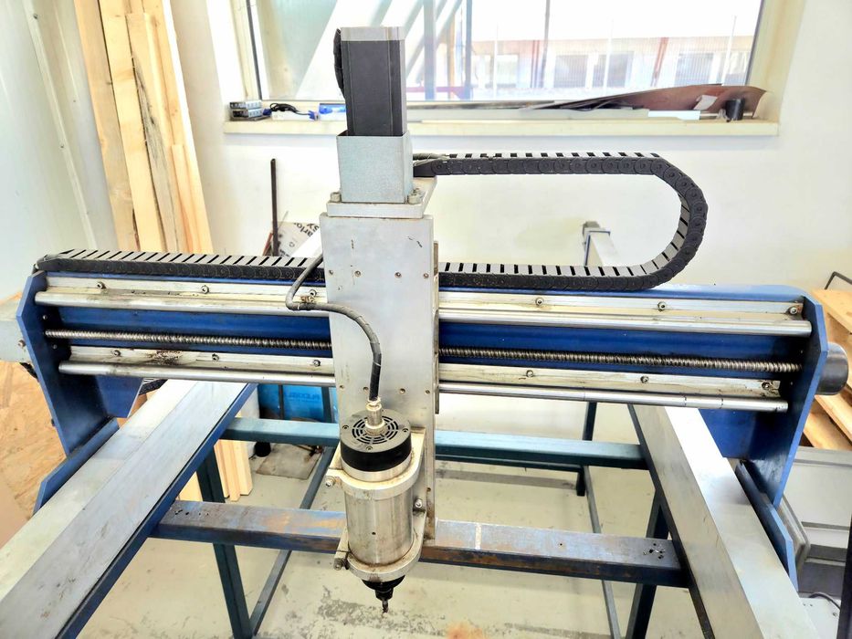 Router CNC cu aspirator