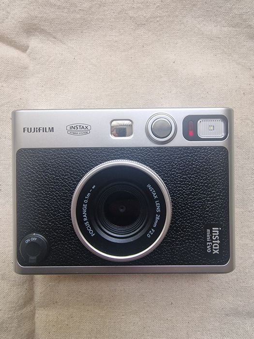 Фотоапарат за моментни снимки Fuji instah mini Evo