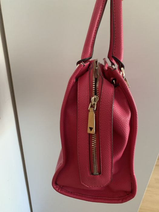 Чанта Guess,цикламено