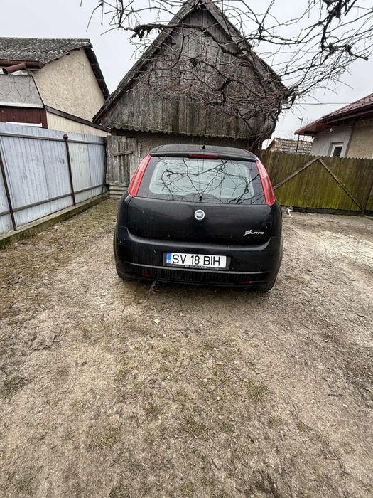 Vand fiat punto  2006 motor:1.3 motorină 60cp stare bună