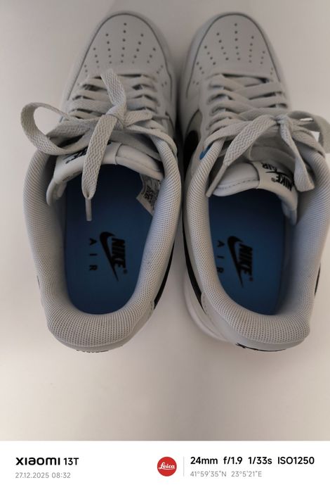 Nike Air Force 1 '07 LV8 SE в сив цвят с прозрачни детайли.