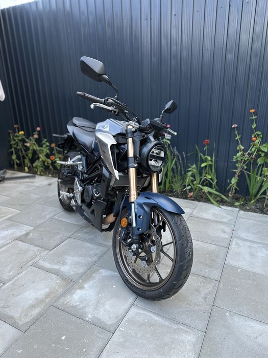 Honda cb 125R (yzf mt duke cbr)