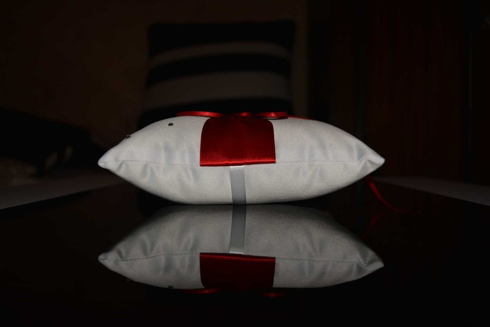 Възглавничка за халки /пръстени/ - червена и розова