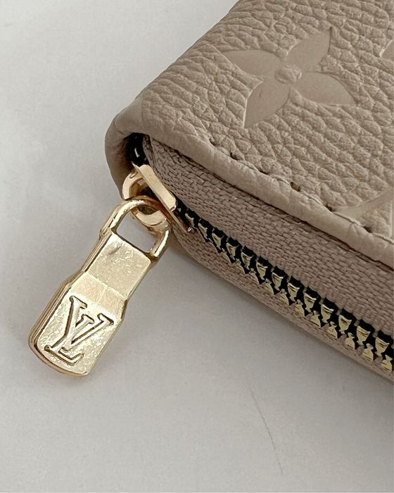 Portofel superb Louis Vuitton, crem, nou