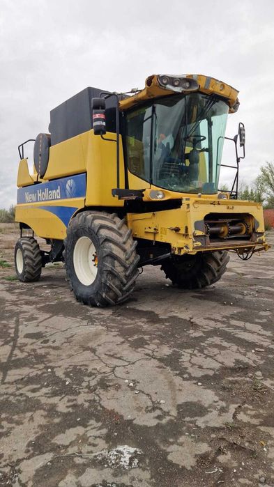 Комбайн New Holland CSX7050