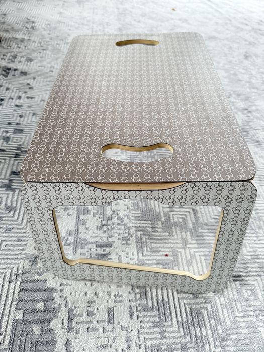 Продам столик для ноутбка