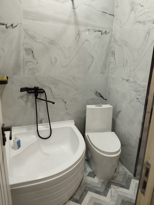 Кафельшик. Городской.  Укладка кафеля. Кафель устаси.