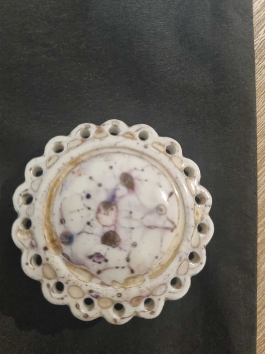 Старинна керамична брошка