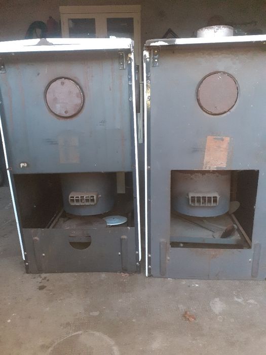 Vănd 2 sobe pe motorină(petrol)