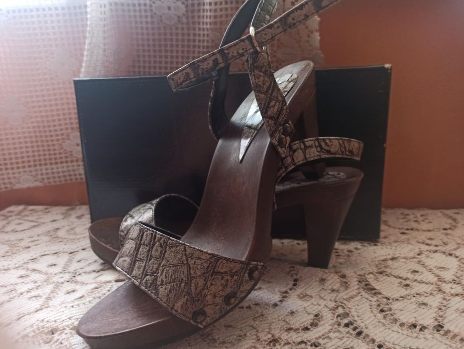 Дамски нови сандали