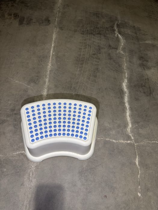 Ступенька под умывальник или унитаз для детец