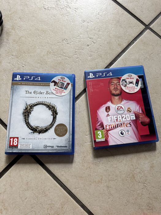 Playstation 4 ps4 de 500gb si 2 jocuri.