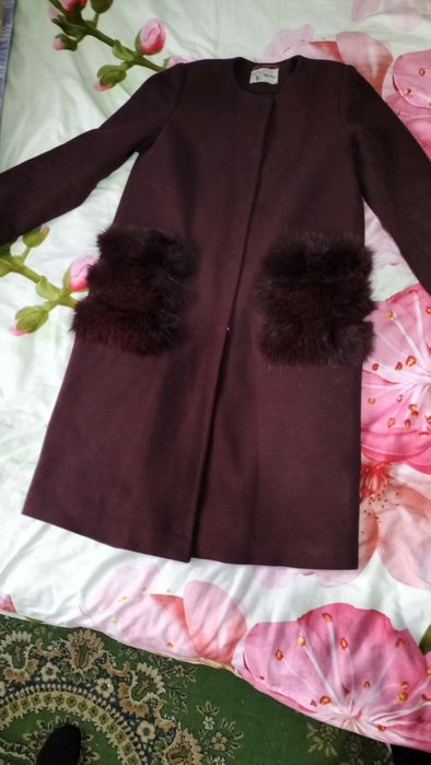 Продам пальто сидит красиво