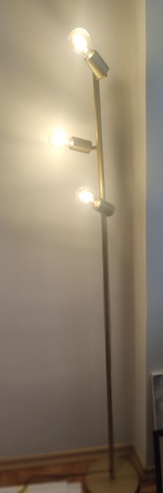 Настолна лампа в златисто