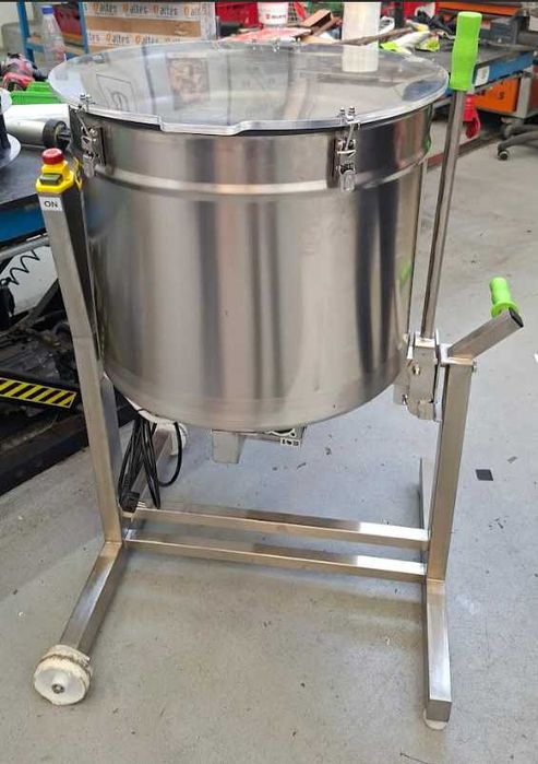 Malaxor vertical pentru carne, aluat, condimente, fainuri, premixuri , pulberi , ceaiuri - omogenizator 120 litri