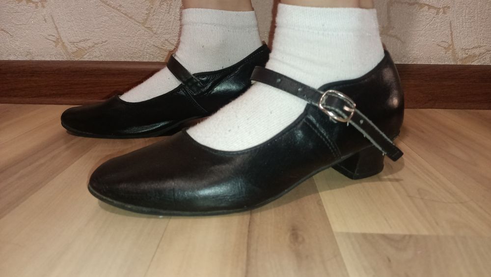 Продам танцевальные туфли 34р