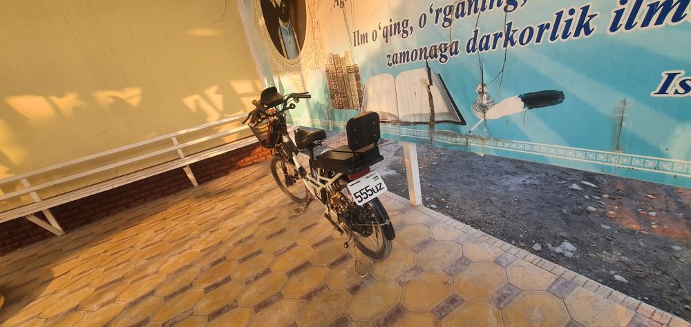 Veloskuter LargoMotors Sotiladi