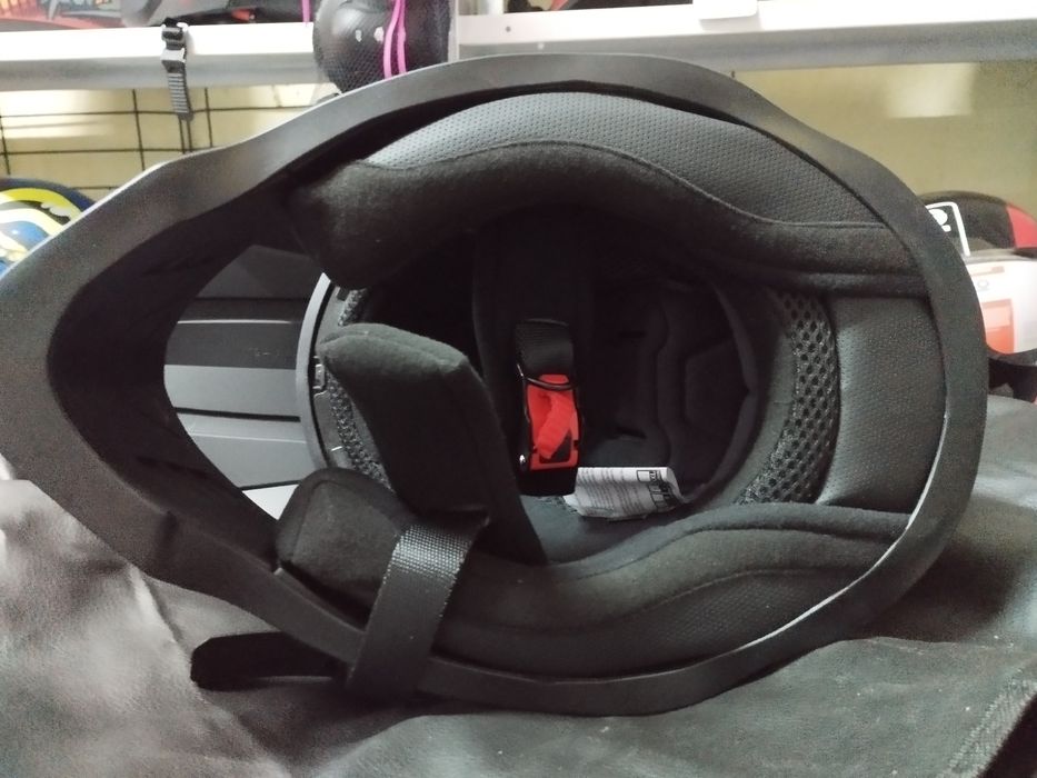 Кросови каски с визьор