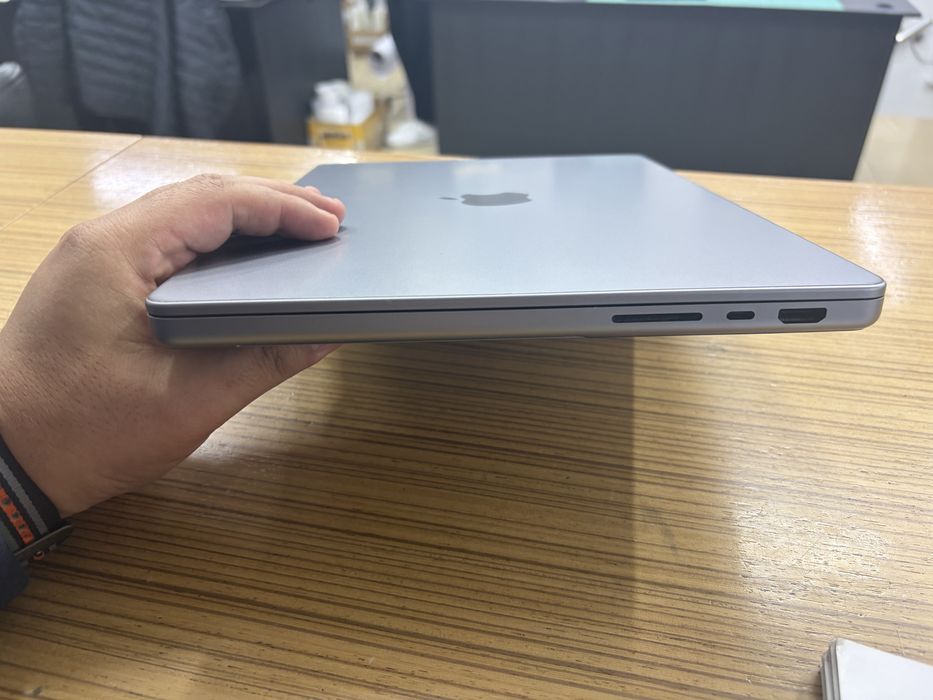 Mac book pro M2 PRO 1 TB 16 GB
