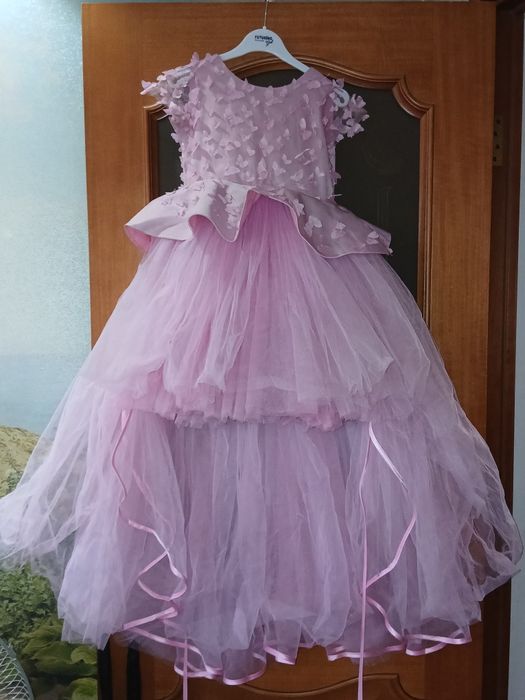 Пышное праздничное платье Б/У