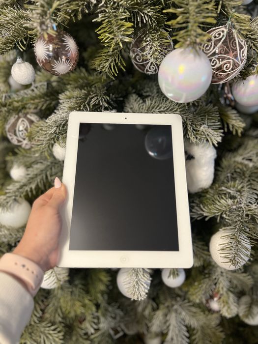 iPad Apple 32 GB – funcțional, ideal pentru copii / citit