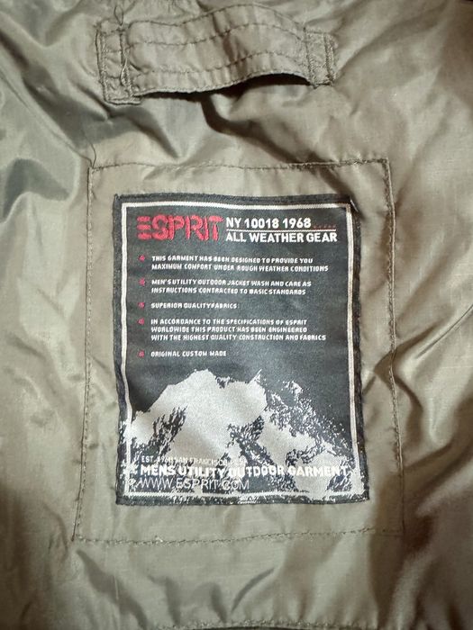 Vesta groasa puf ESPRIT. Gri metalizat. Masura L. Nepurtata.