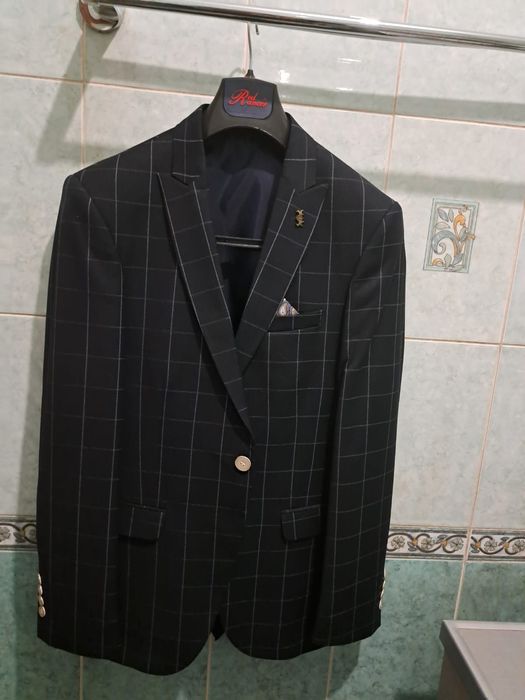 Продам костюм тройка