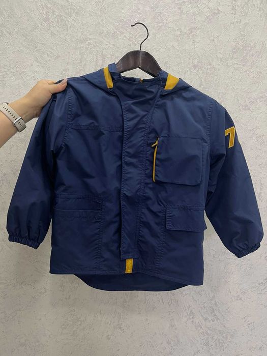 Продам детскую ветровку