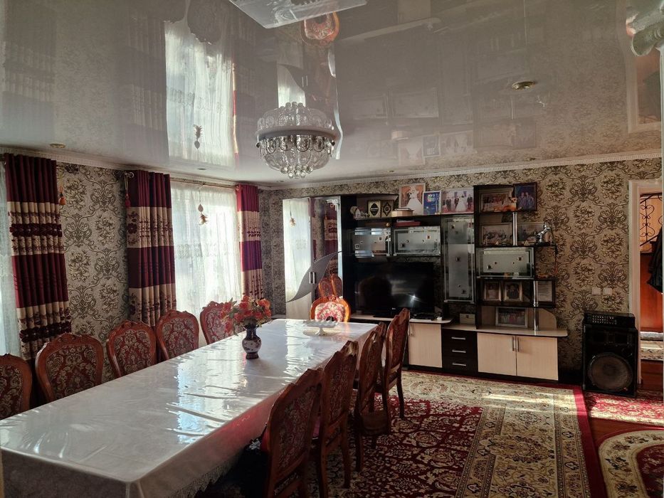 Үй сатылады 2 этаж