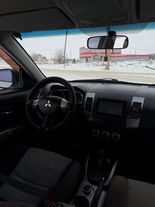 Митсубиси аутлендер