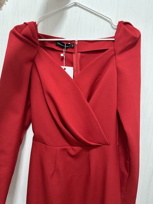 “СРОЧНО! Красное миди платье, новое, ни разу не надевалось