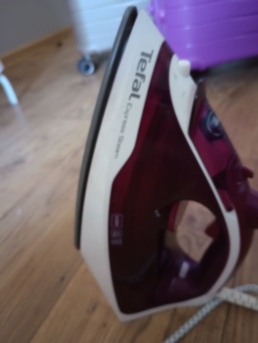 Vând 2 troler dimensiuni L..o placa par ,o perie rotativa ,un fier de calcat