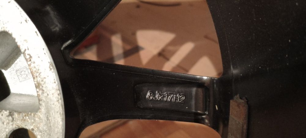 Продам комплект Резина диски