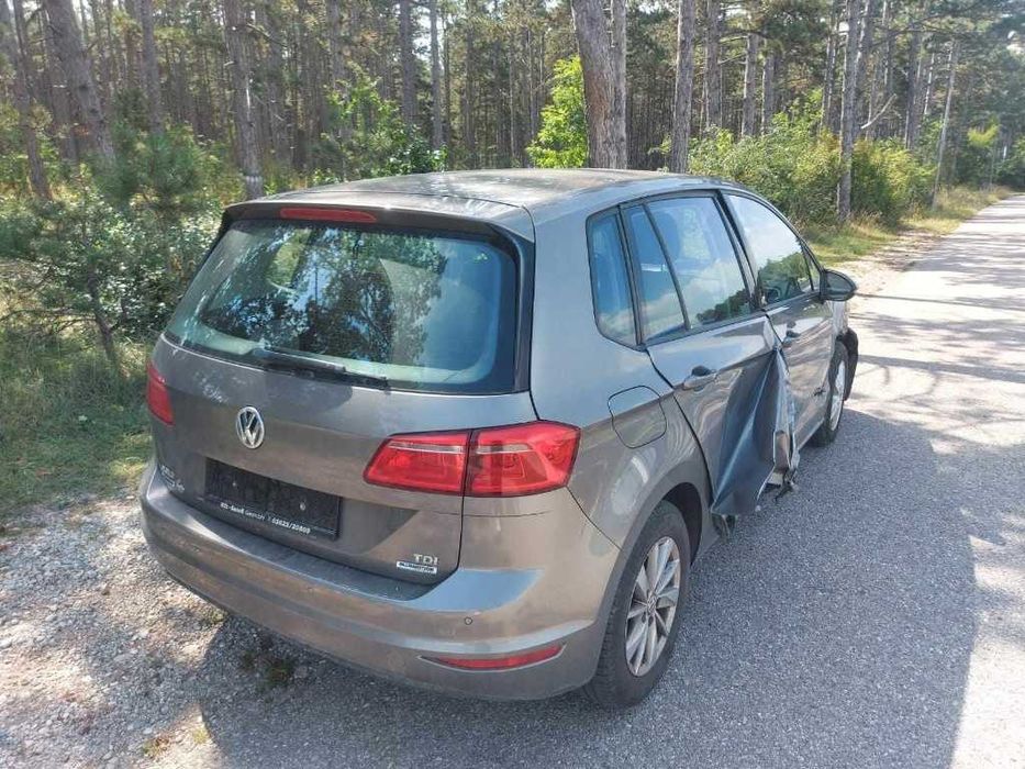 Dezmembrez Vw Sportsvan 1.6 Tdi CXXA 90 cai 5 trepte manual 118.000 km