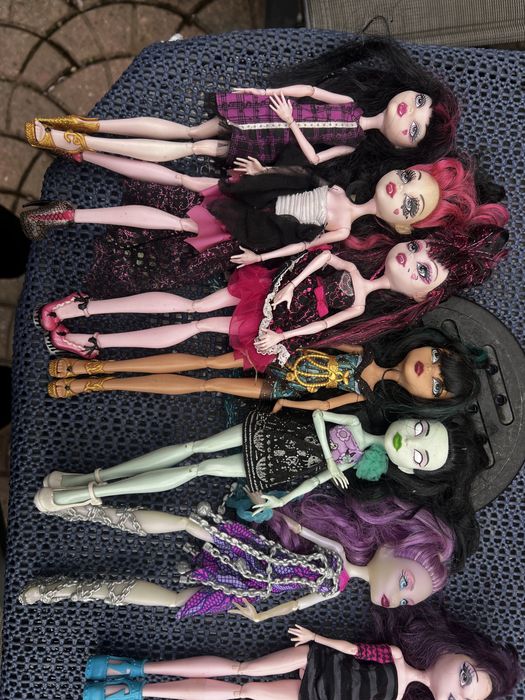 diferite modele papusi monster high