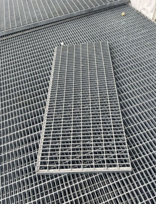 Trepte zincate galvanizate