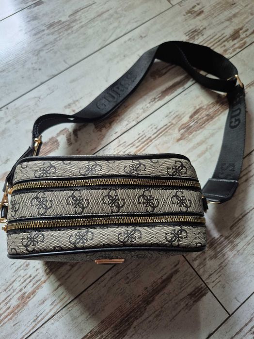 Дамски чанти Guess
