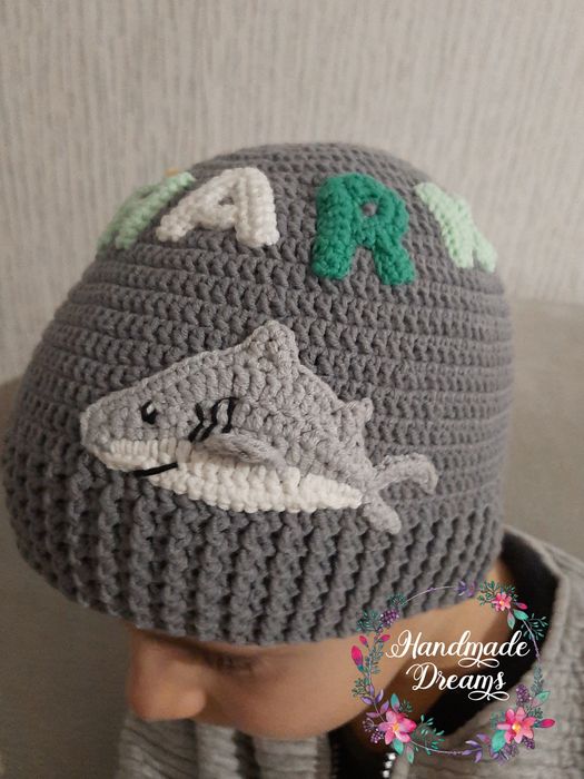 Плетени детски, дамски шапки и шалове